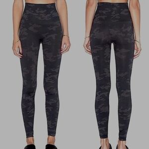 SPANX Seemless Leggings - Core & Tummy Control Core - Large New